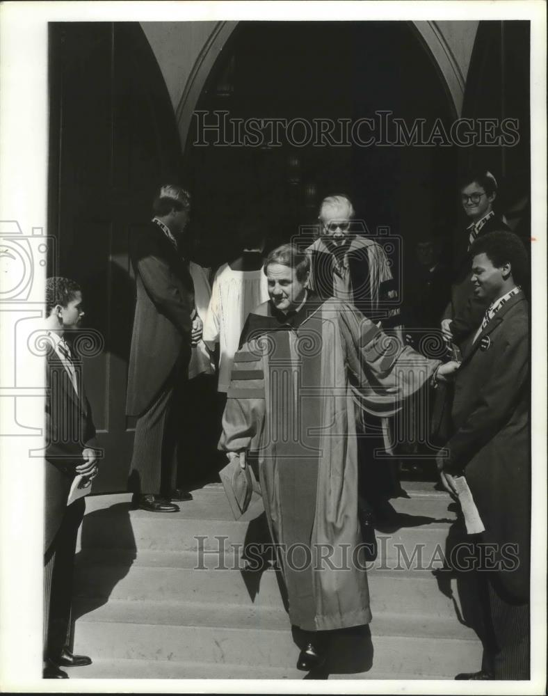 1981 Press Photo Alabama Governor Fob James leaving chapel - abna33358 - Historic Images