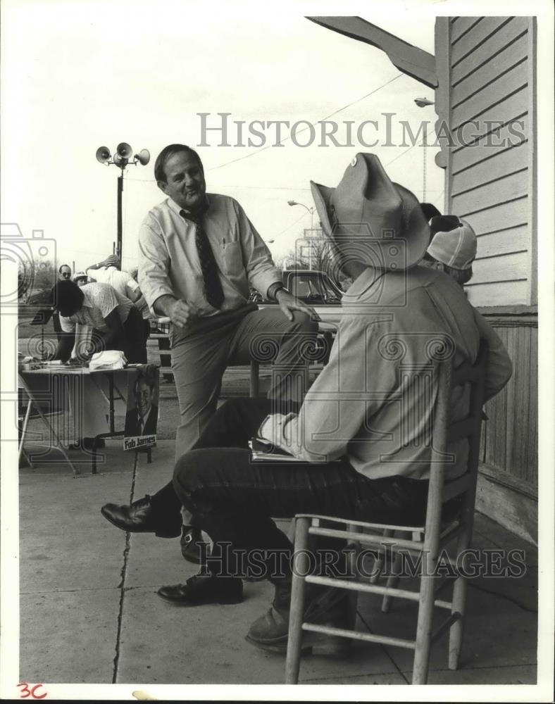 Press Photo Alabama Governor Fob James talks with unidentified person - Historic Images