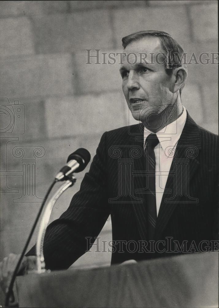 1987 Press Photo Doctor Paul Hubbert of AEA - abna33395 - Historic Images