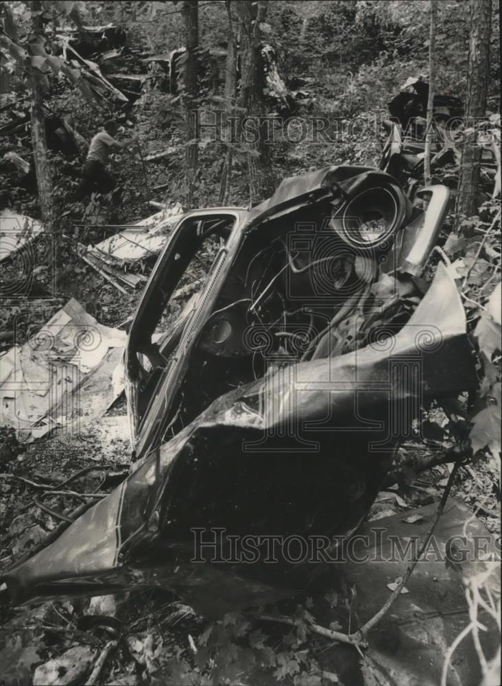 1976 Press Photo Over Years Cars Have Been Pushed Over Perilous Drop, Alabama - Historic Images
