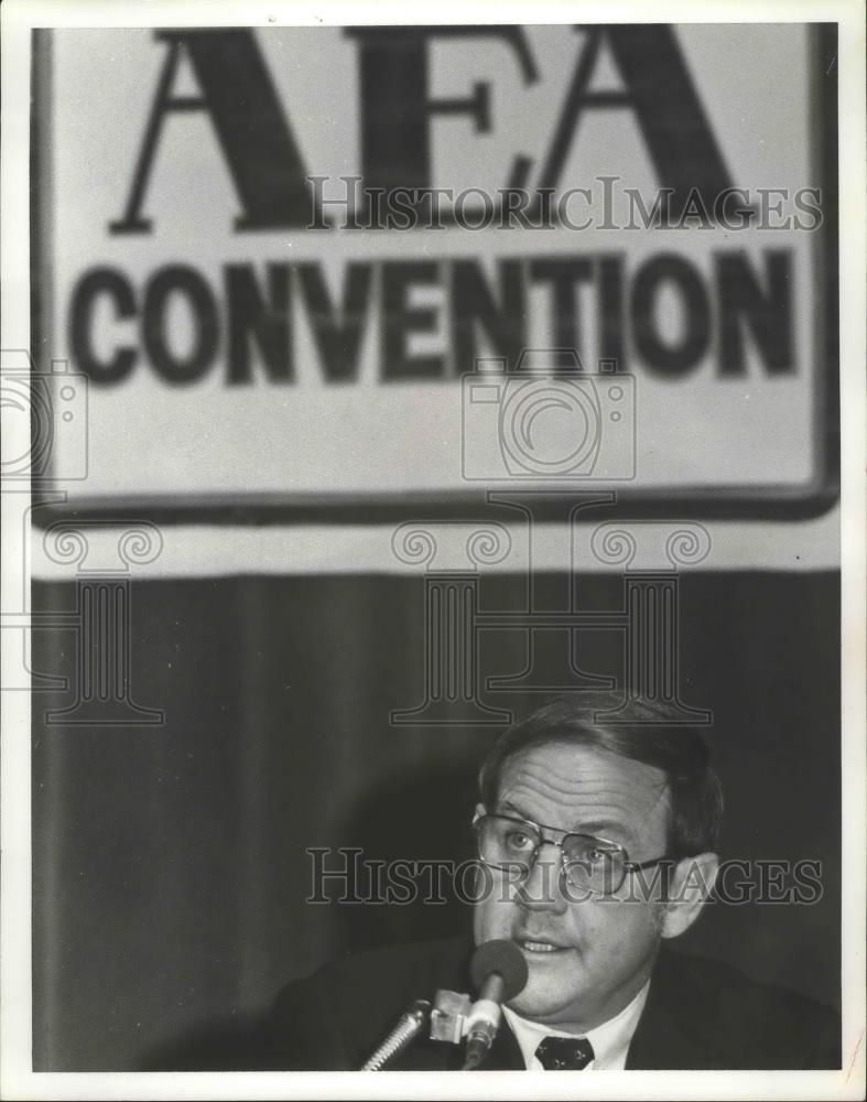 1981 Press Photo Alabama Governor Fob James at Alabama Education Association - Historic Images