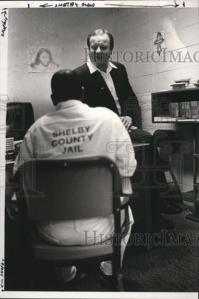 1991 Press Photo Reverend Billy Jackson, Minister with Shelby County Jail Inmate - Historic Images