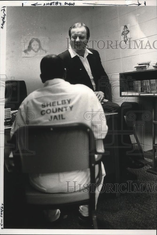 1991 Press Photo Reverend Billy Jackson, Minister with Shelby County Jail Inmate - Historic Images