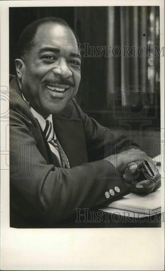 1987 Press Photo Dr. Leroy Johnson, President, Miles College, Fairfield, Alabama - Historic Images