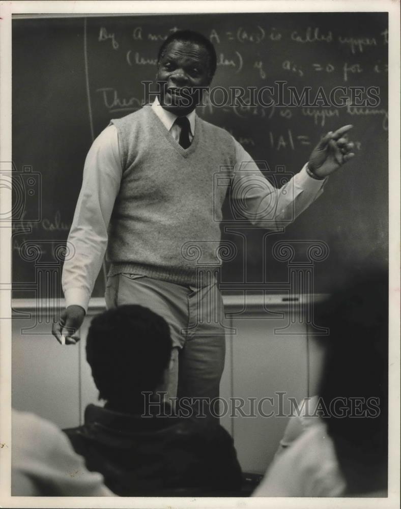 1987 Press Photo Doctor Louis Dale, Birmingham Board of Education Member - Historic Images