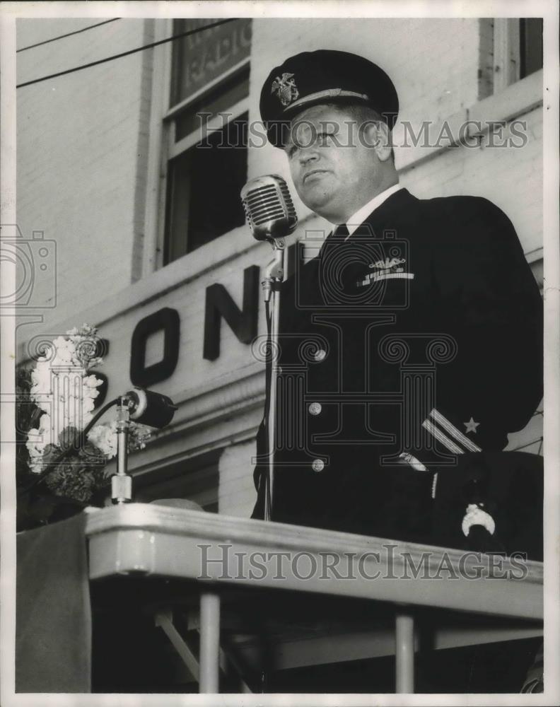 Press Photo Lieutenant Don Whittier giving speech - abna33847 - Historic Images