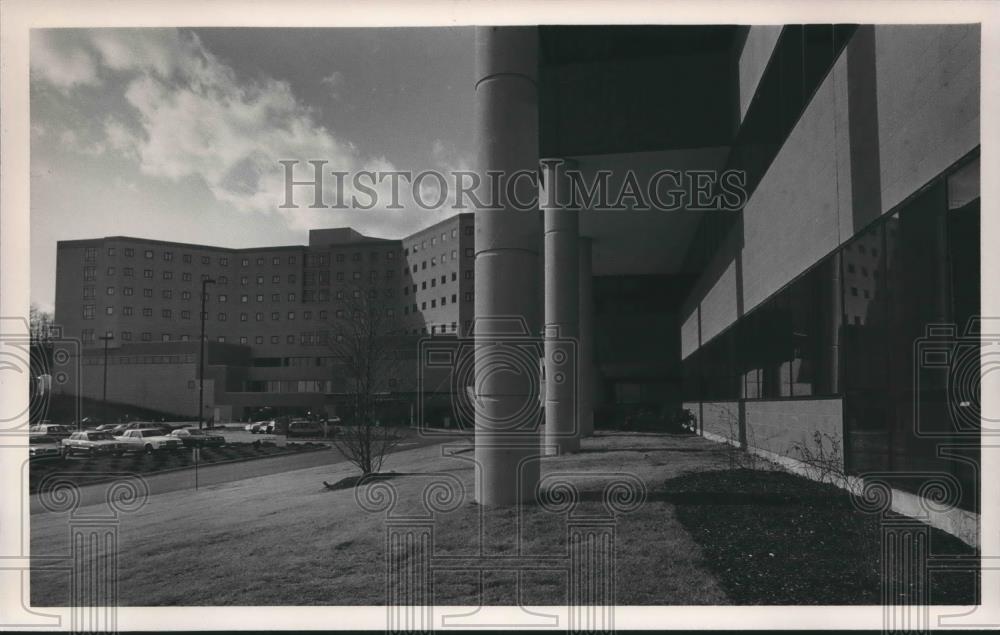 1986 Press Photo Medical Center East - Birmingham Hospital, Exterior - abna33950 - Historic Images