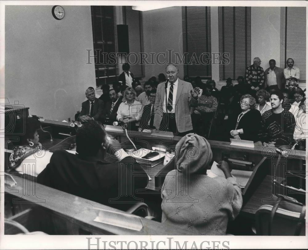 1989 Press Photo Lloyd Noland Hospital- Employees and Fairfield Council, Alabama - Historic Images