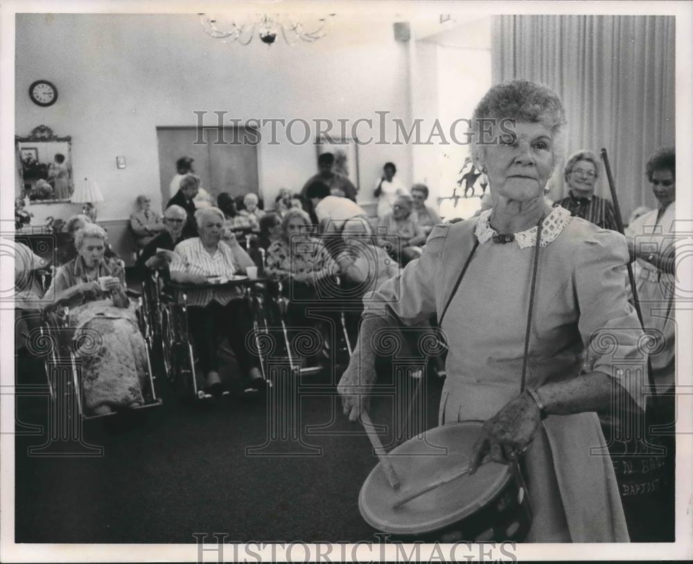 1989 Press Photo Volunteer of the Month Mildred Howell - abna33961 - Historic Images