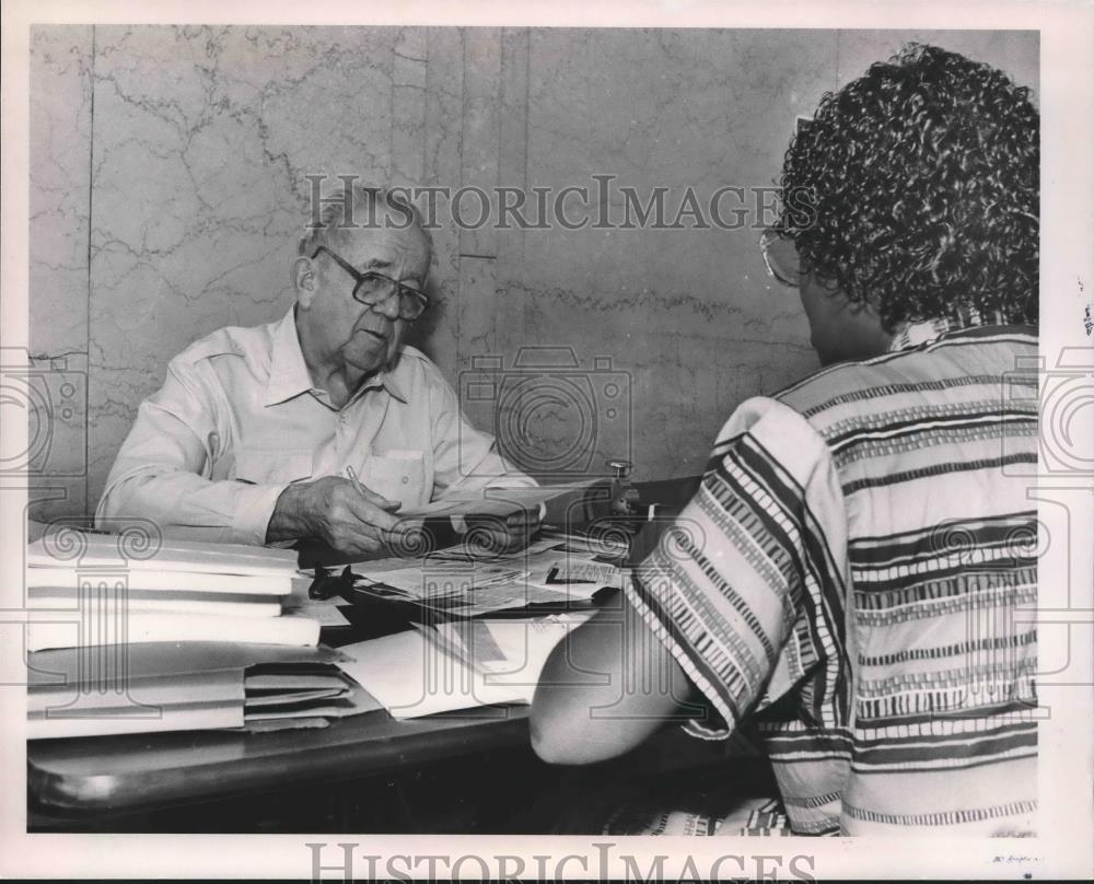 1989 Press Photo David Clemmens, Tax Volunteer - abna33965 - Historic Images