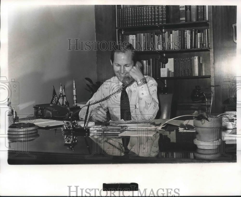 1977 Press Photo Paul Hubbert of the AEA talks on the phone - abna33992 - Historic Images