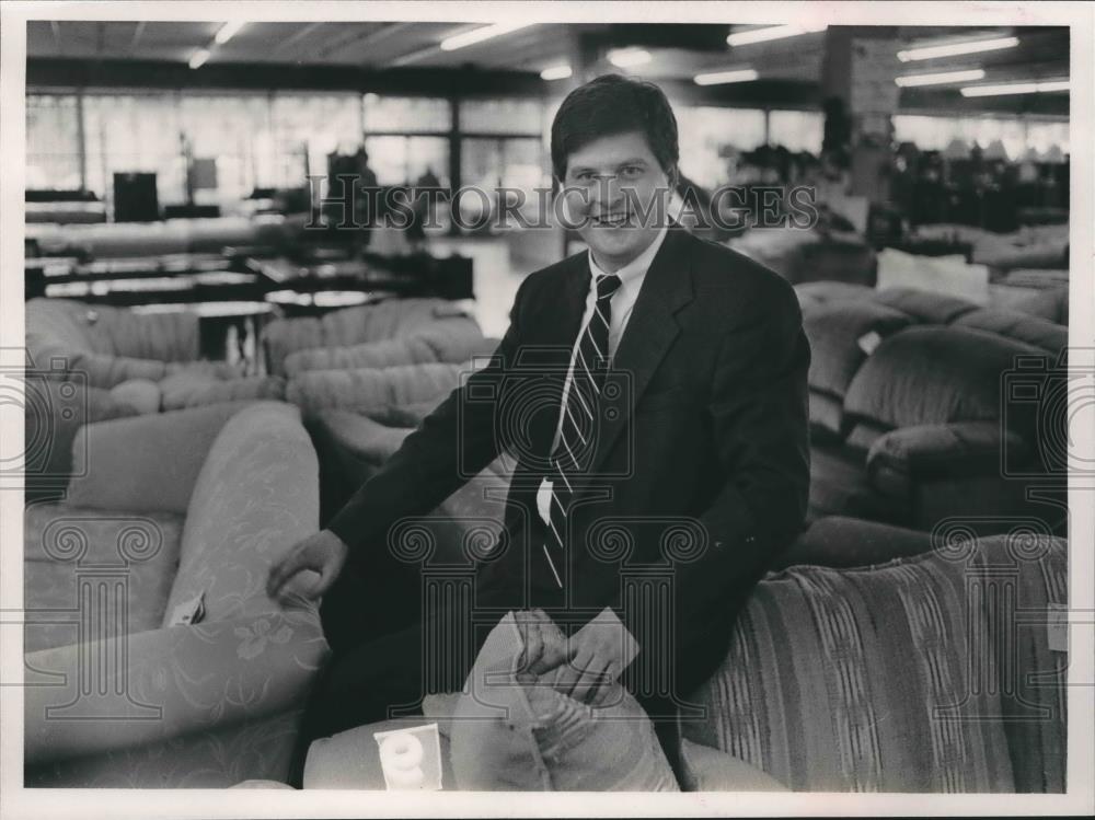1988 Press Photo Sam Kelley, Owner of Bankruptcy Authorities, Incorporated - Historic Images