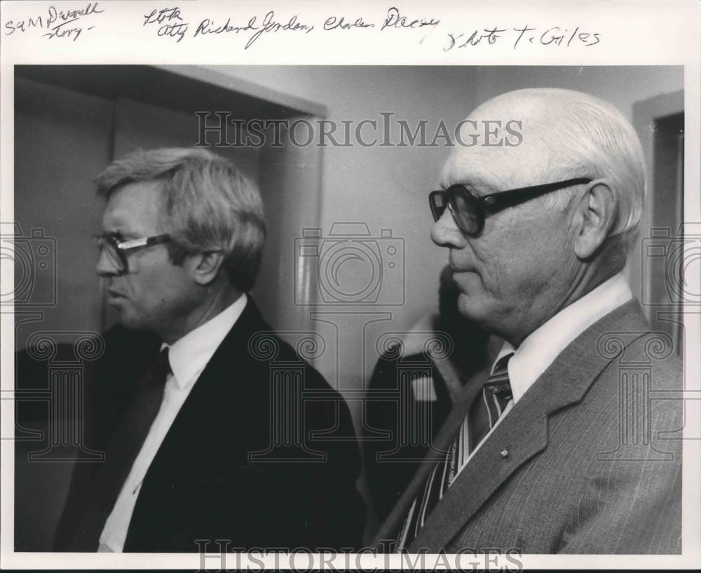 1984 Press Photo Charles Deacy, Alabama Insurance, Attorney Richard Jordan - Historic Images