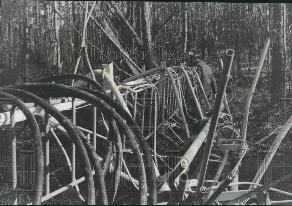 1977 Press Photo Vandalized Microwave Communications Tower, Brantleyville, AL - Historic Images