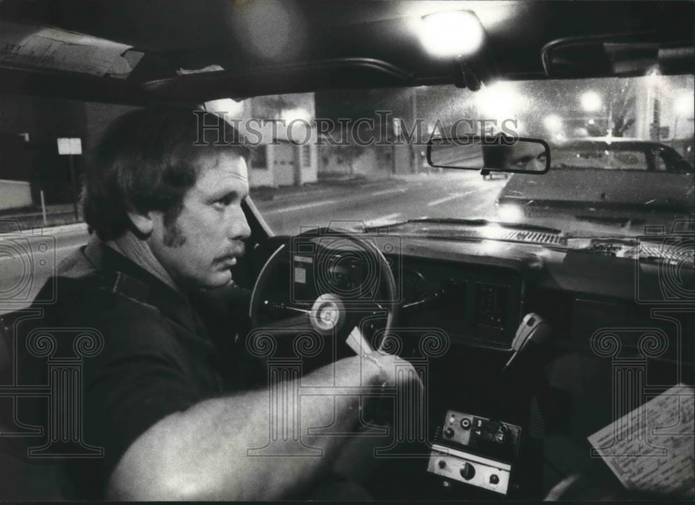 1982 Press Photo Officer Joe Johnson of the Birmingham Police Department - Historic Images