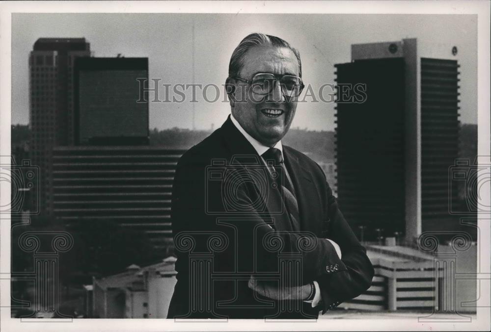 1987 Press Photo Louis J. DeLucas, retiring director Southeastern Program - Historic Images