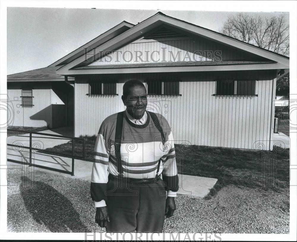 1992 Press Photo Joseph Wells at Martintown Community Center, Alabama - Historic Images