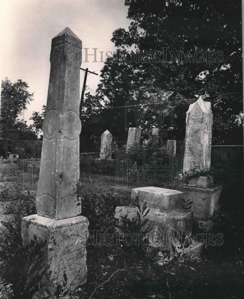 1983 Press Photo Inglenook Cemetery, Birmingham, Alabama - abna34407 - Historic Images