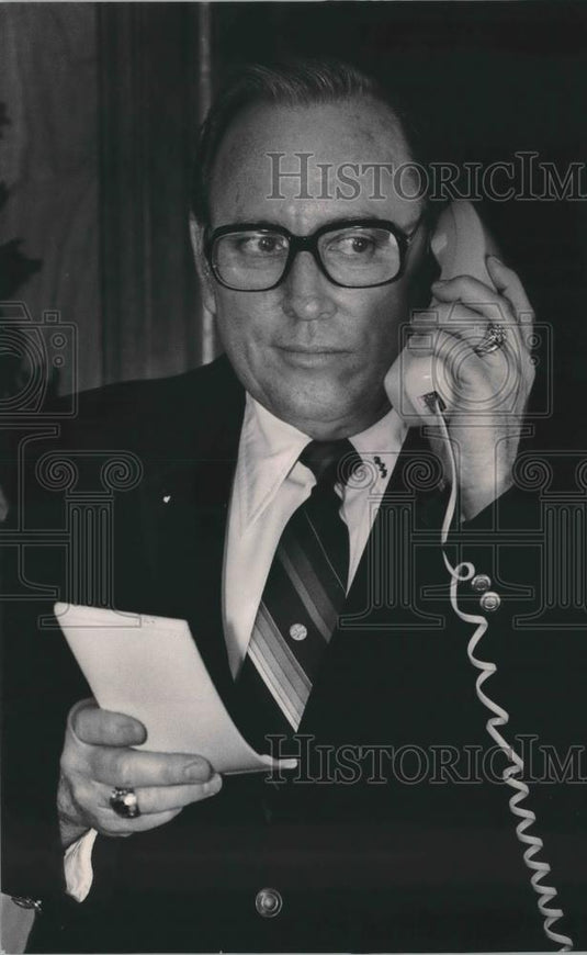 1984 Press Photo Dan Ireland After Horse Vote, Alabama - abna34422 - Historic Images