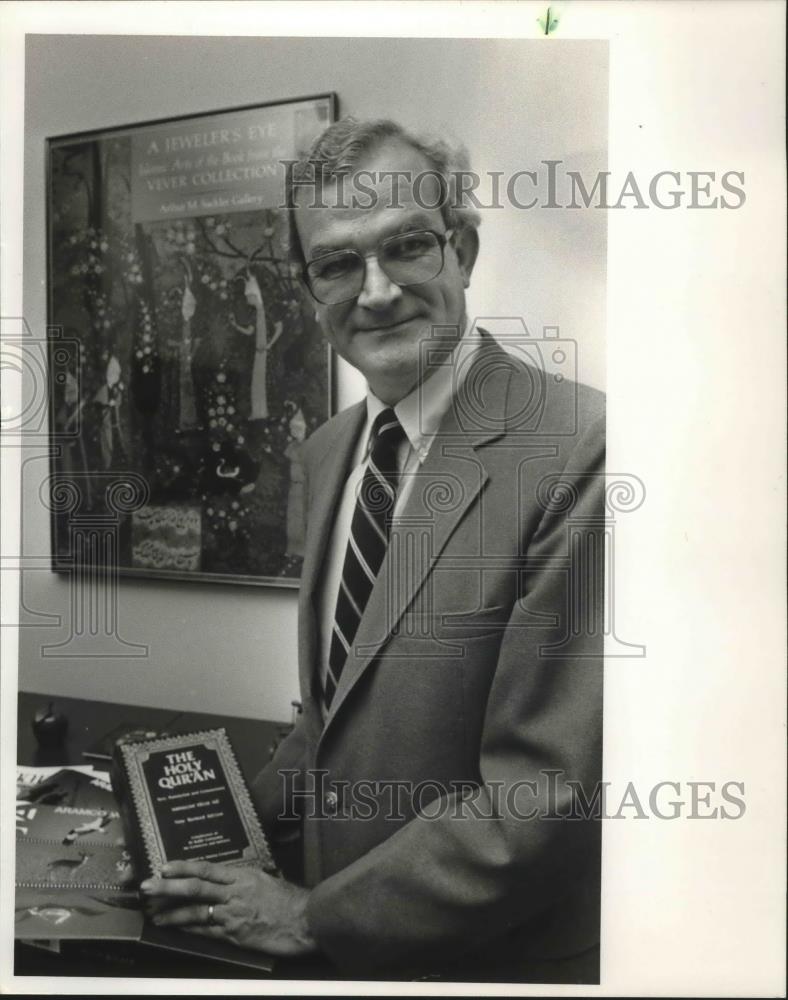 1990 Press Photo John Lott, professor traveled to near east, Montevallo, Alabama - Historic Images
