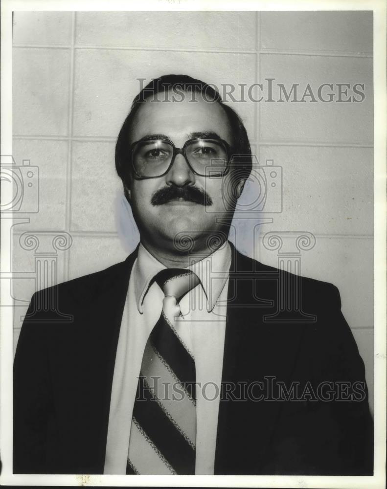 1980 Press Photo Reverend Robert Loshuertos, clergyman - abna34464 - Historic Images