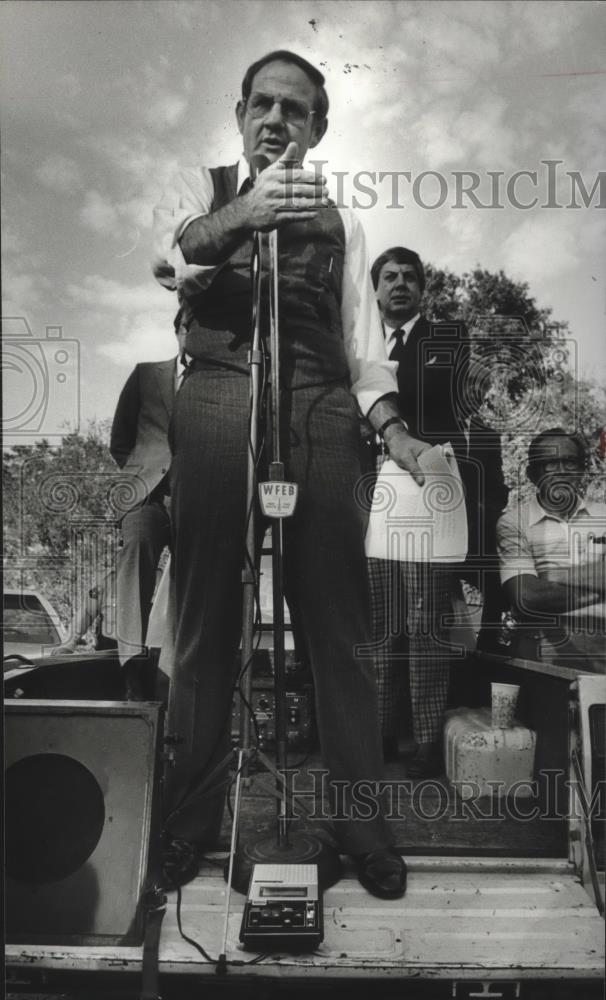1981 Press Photo Fob James, Governor of Alabama giving speech - abna34503 - Historic Images