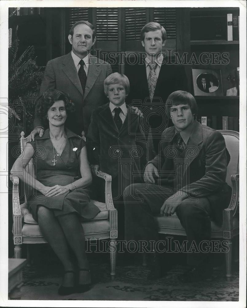 1979 Press Photo Alabama Governor Fob James with Wife and Sons - abna34618 - Historic Images