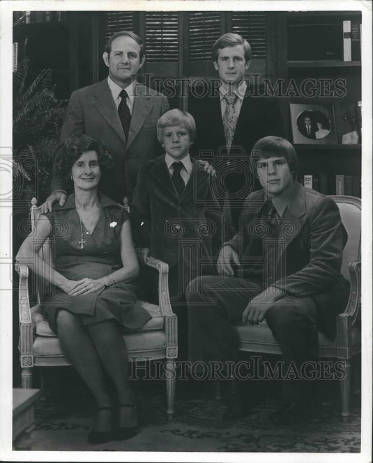 1979 Press Photo Alabama Governor Fob James with Wife and Sons - abna34618 - Historic Images