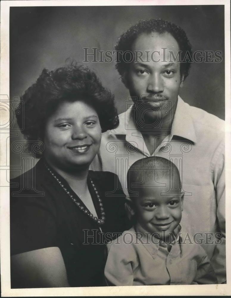 Press Photo Christine Harris and family - abna34908 - Historic Images