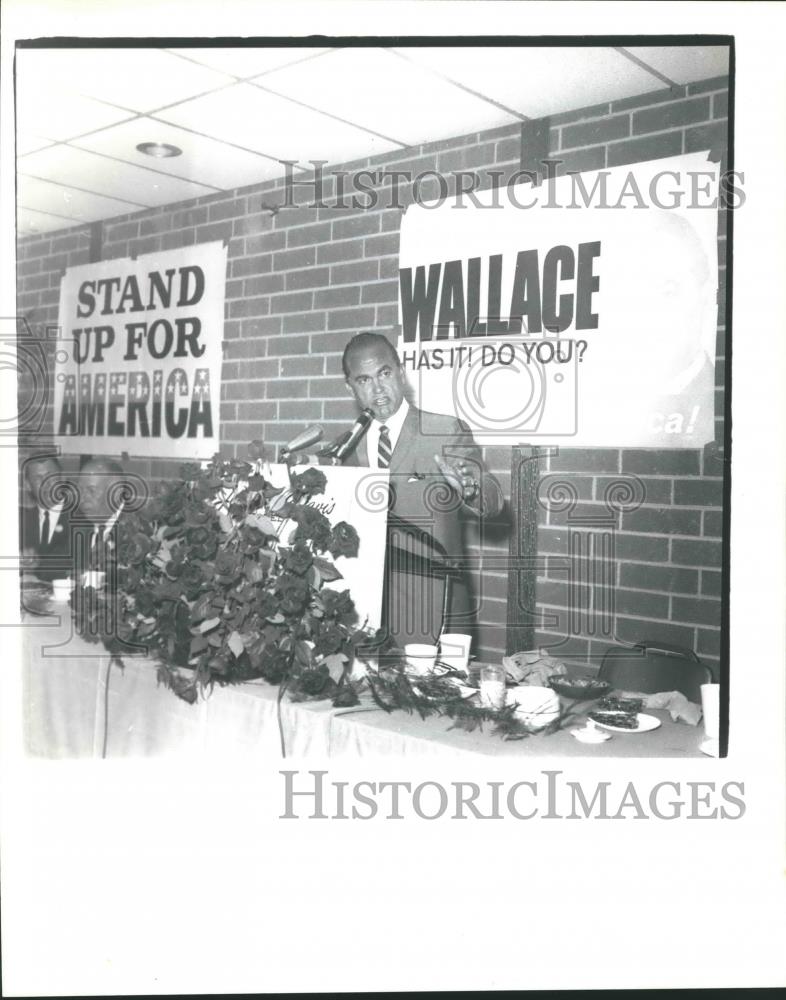 Press Photo Man speaking at Luncheon with Stand Up for America Sign - abna34946 - Historic Images
