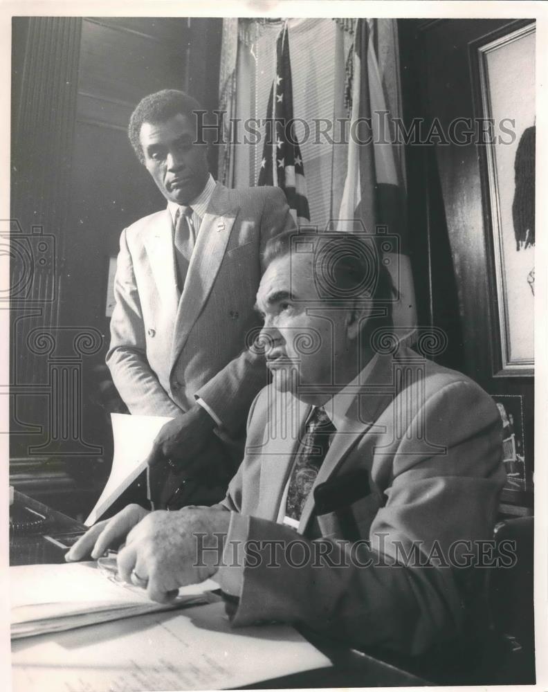 1984 Press Photo Calvin Lockhart, Governor George Wallace, United Negro College - Historic Images