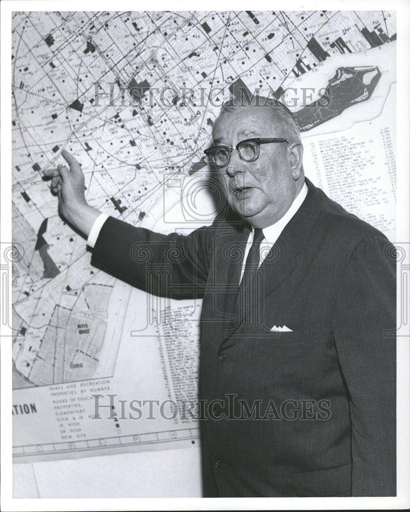 1964 Press Photo Walter Meyer Water Board Buliding Rec - RRV55983 - Historic Images