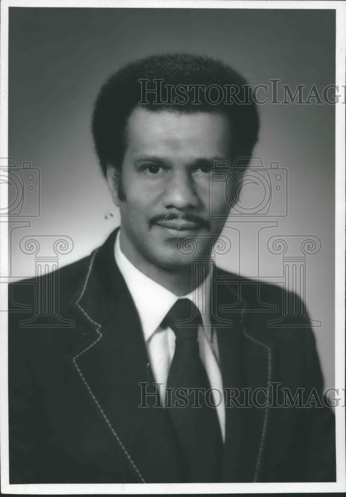 1988 Press Photo Theophilus Jones, branch manager of First Alabama Bank - Historic Images