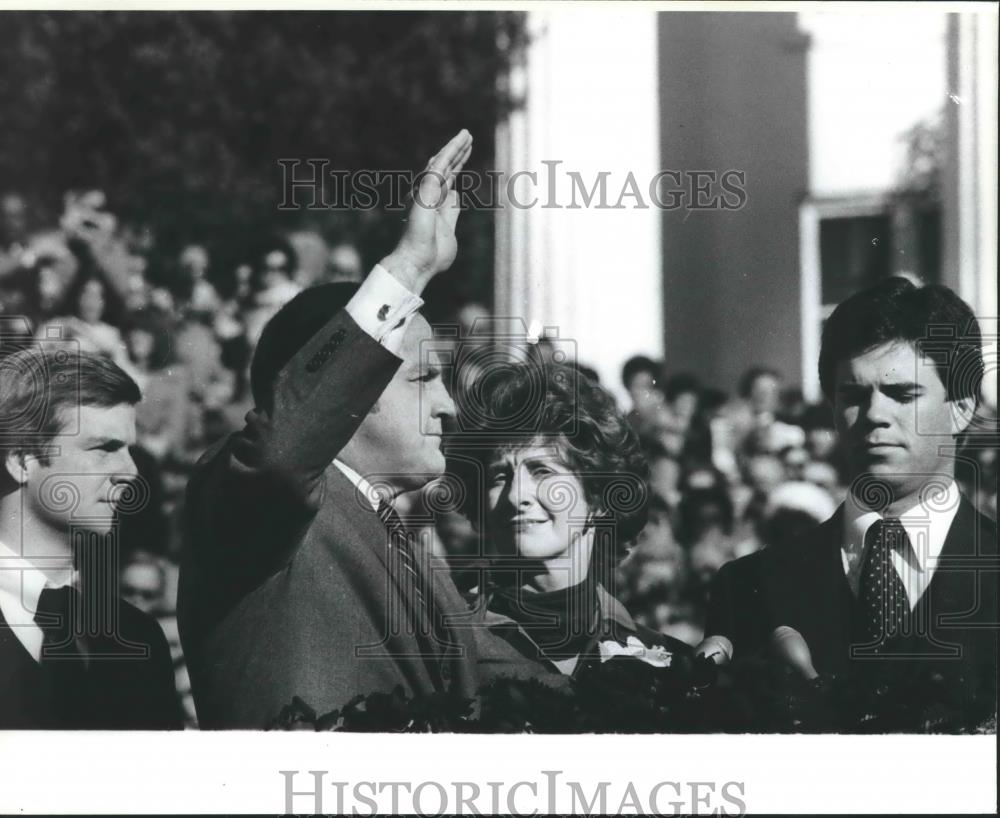 1979 Press Photo Governor Fob James with wife, others at inauguration, Alabama - Historic Images