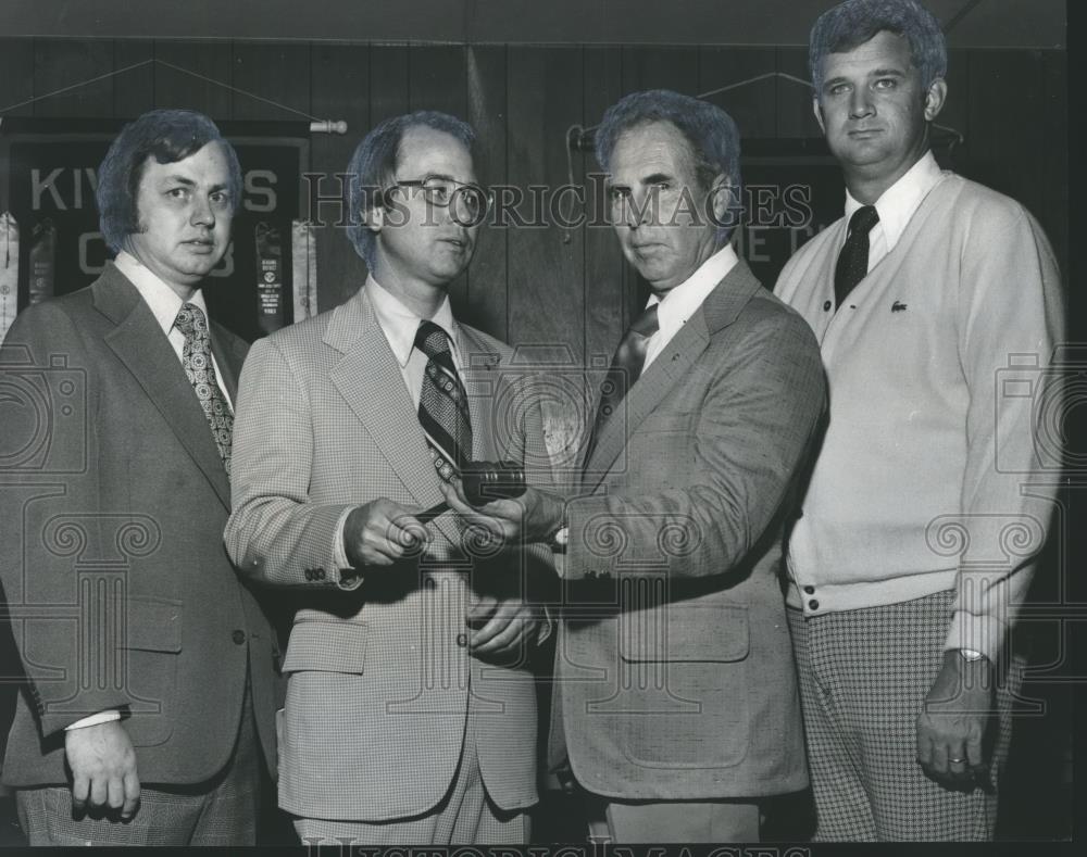 1976 Press Photo New officers of the Kiwanis Club of Columbiana, Alabama - Historic Images