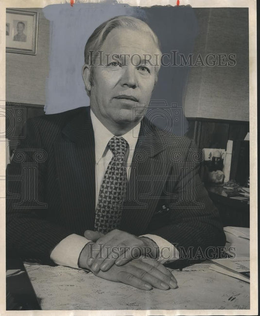 1976 Press Photo Coy M. Cooper, Mountain Brook City Recorder - abno02281 - Historic Images