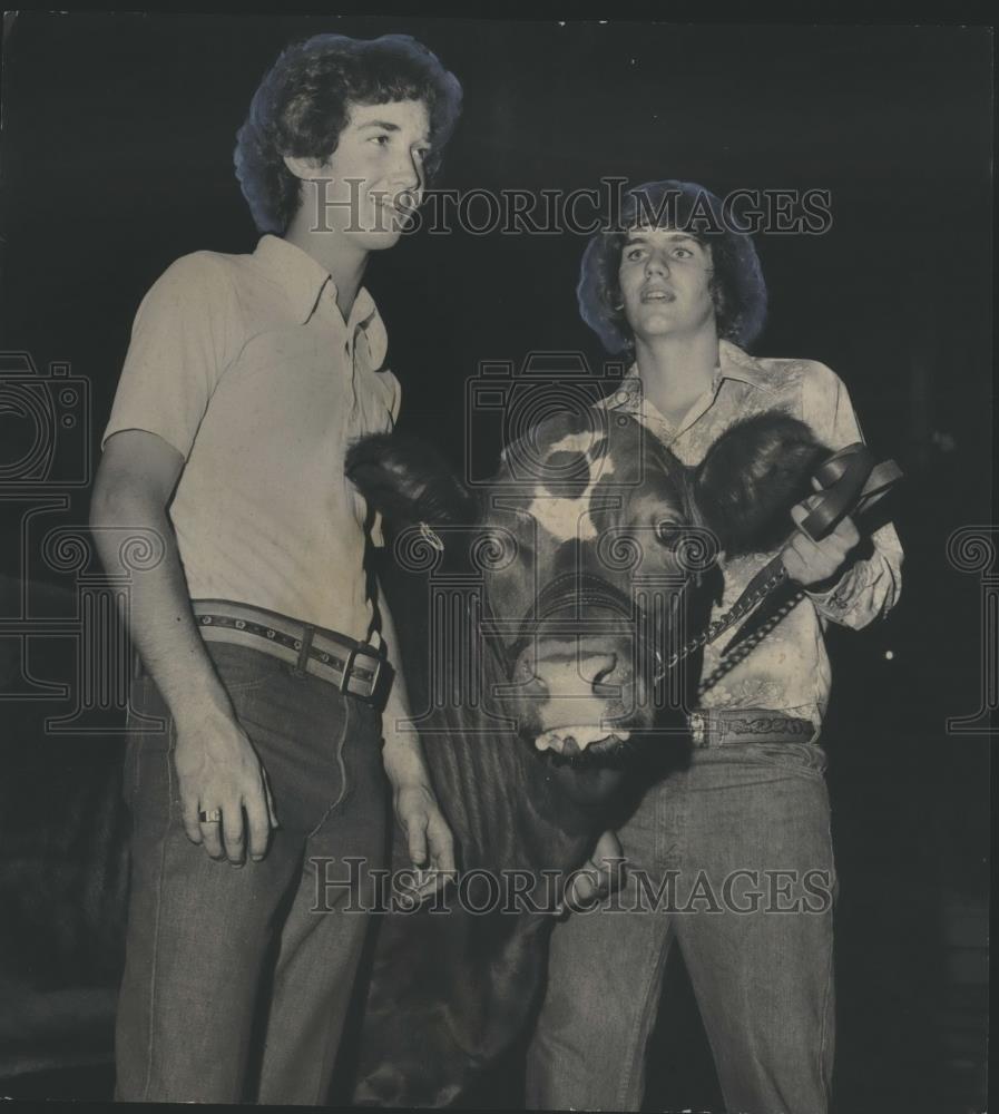 1976 Press Photo Ricky Hester and David Champion of Chilton County 4-H Club - Historic Images