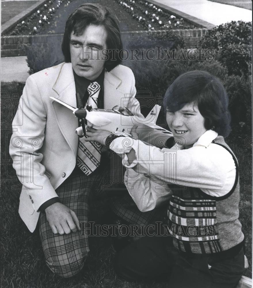 Press Photo Columnist Joe Hancken with Bill and model airplanes - abno02568 - Historic Images