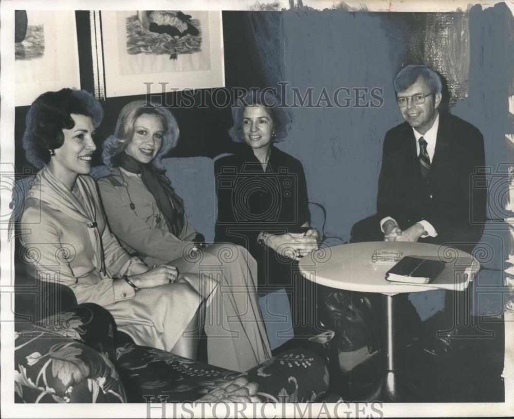 1977 Press Photo Mr. and Mrs. Neal Berte, with others plan Gala IV, New York - Historic Images