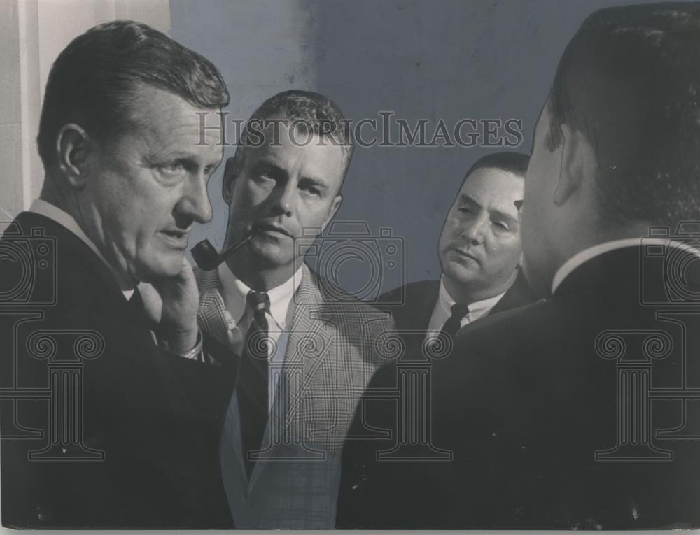 Press Photo Richmond Flowers, Attorney General of Alabama, with Newsmen - Historic Images