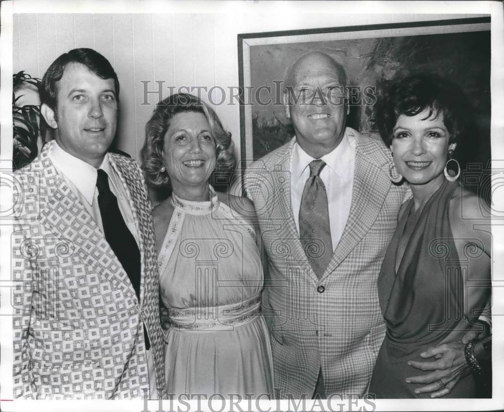 1976 Press Photo Done and Joanne Engelbert, Kitty and Charley Boswell at party - Historic Images