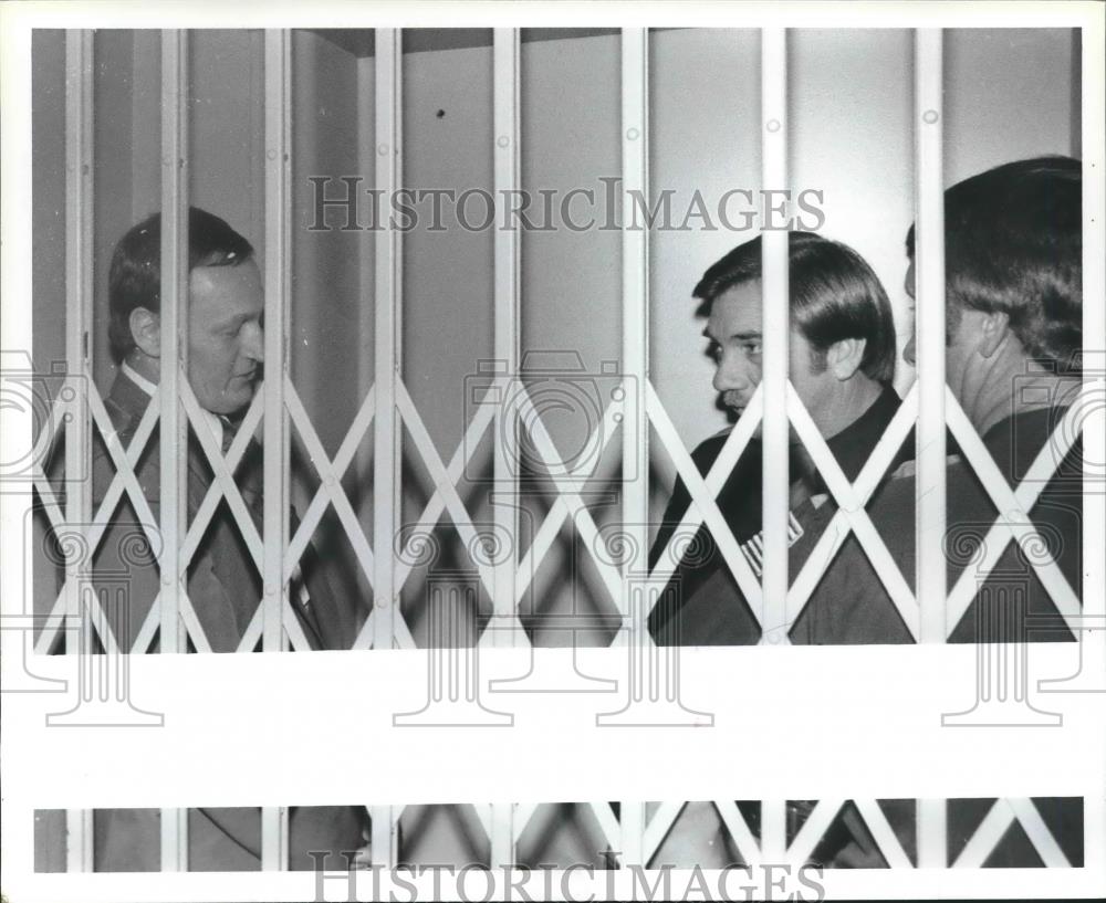 1979 Press Photo Thomas Fullman in elevator with police officers - abno04464 - Historic Images