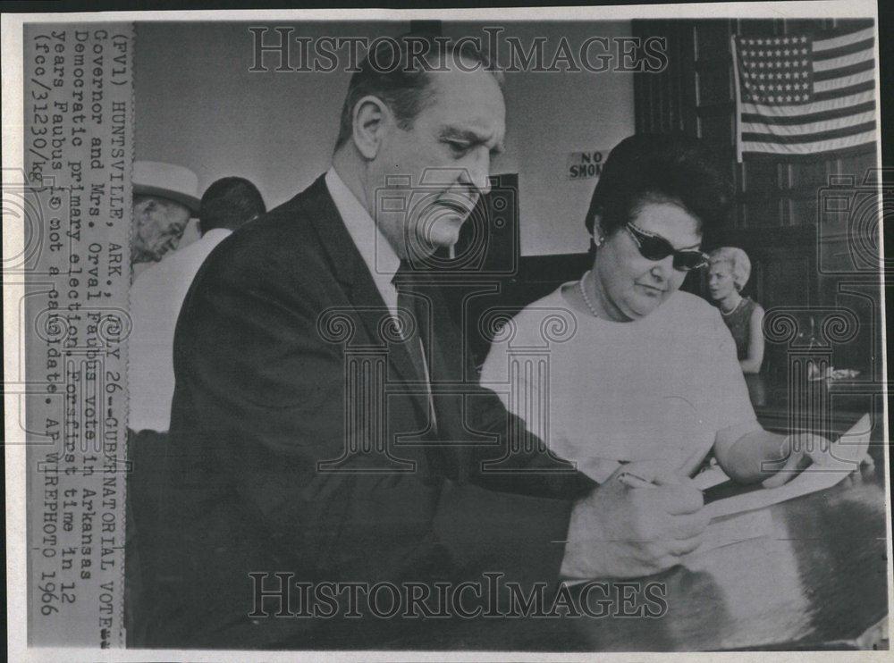 1966 Press Photo Gov Wife Faubus Vote Primary Election - RRV50165 - Historic Images