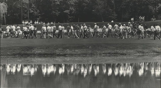 1984 Press Photo Shoal Creek Golf Spectators Reflected In Water As They Walk - Historic Images