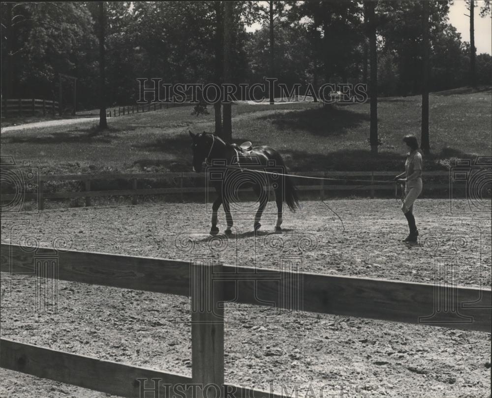 1984 Press Photo Rider Louise Wrinkle And Horse At Shoal Creek Country Club - Historic Images