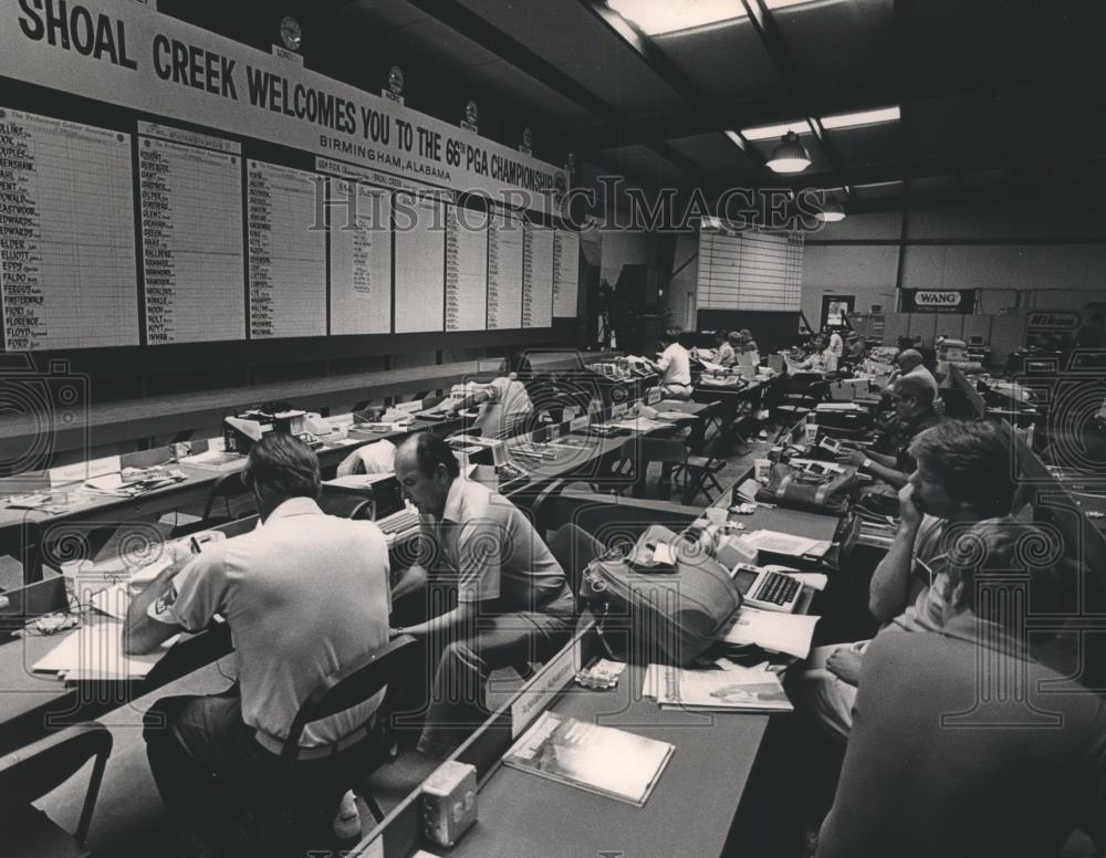 1984 Press Photo Shoal Creek Golf And Country Club Press Room During Tournament - Historic Images