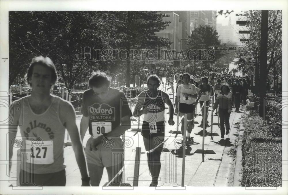 1981 Press Photo Runners Leave Finish Line Area After Completing Vulcan Run - Historic Images