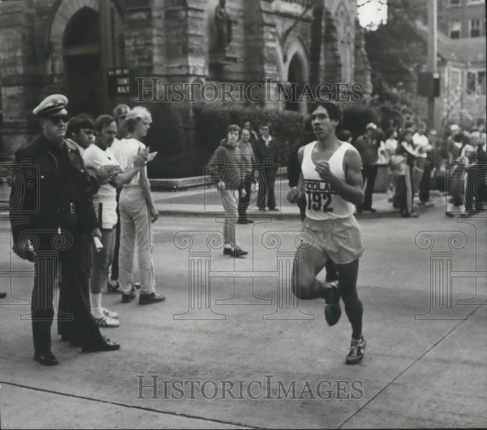 1977 Press Photo Randy Stephens Of Woodlawn High School Wins Vulcan 2-Mile Run - Historic Images