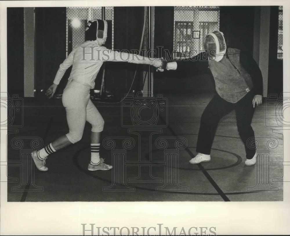 Press Photo Fencers Practice Moves Just Missing Each Other On A Double Lunge - Historic Images