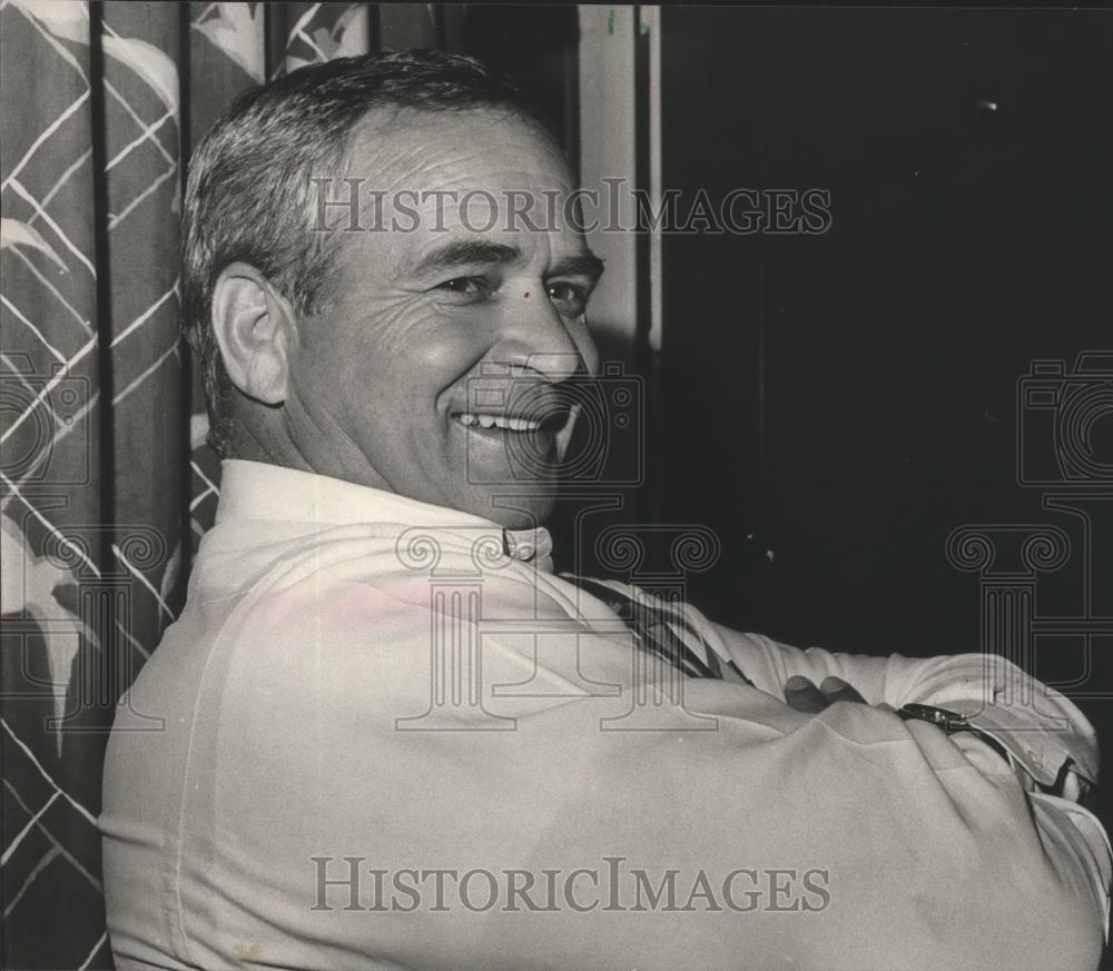 1990 Press Photo Former Collegiate Football Coach Charley Pell From Albertville - Historic Images